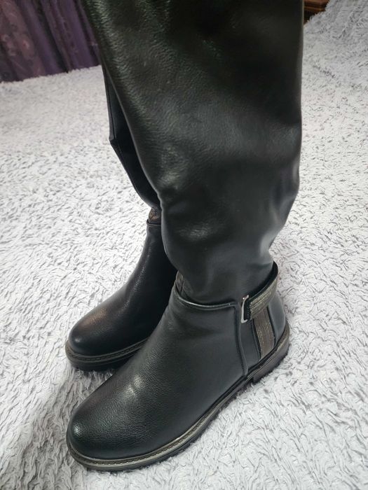 Продам новые сапоги женские