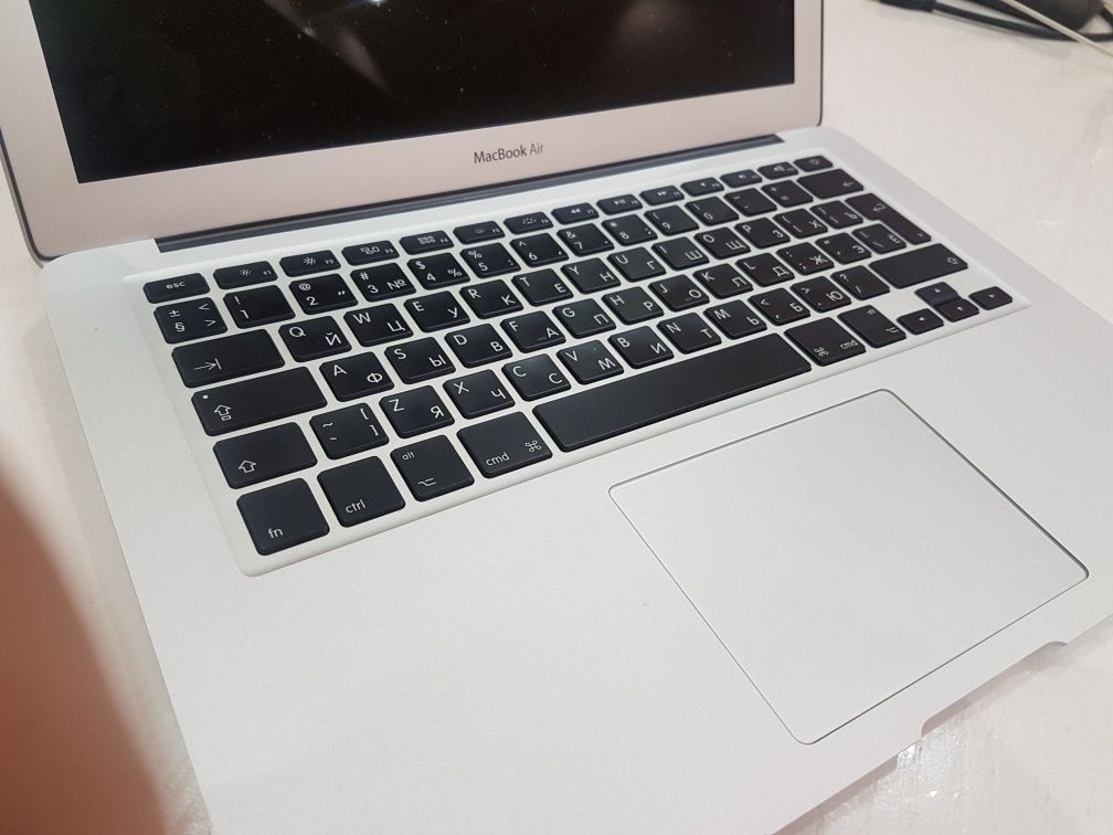 macbook air 13.3 early 2014 в идеальном состоянии