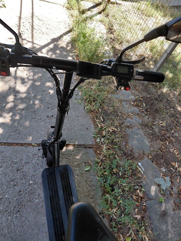 Vând trotineta electrică