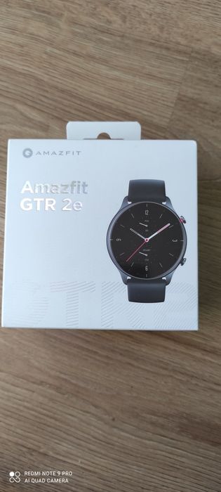 Смарт часовник Xiaomi Amazfit GTR 2e.