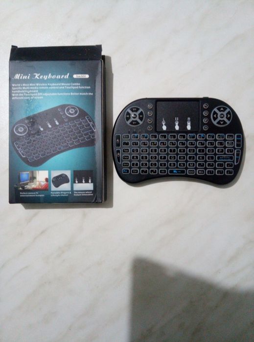 Mini Tastatura Wireless Iluminata cu Touchpad, Reincarcabila