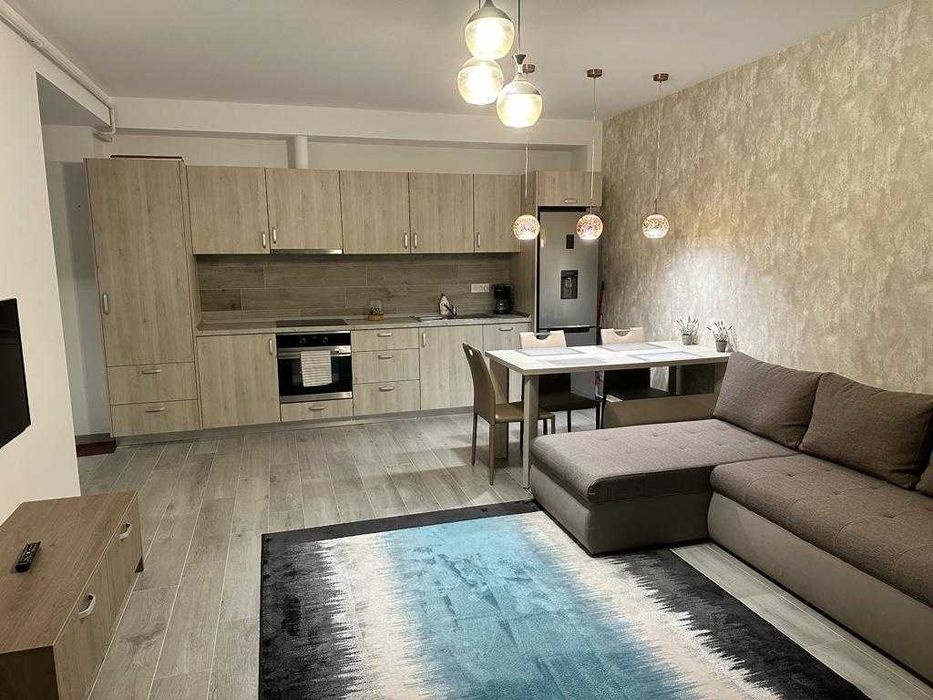 Inchiriez ap. 2 camere central cu loc parcare