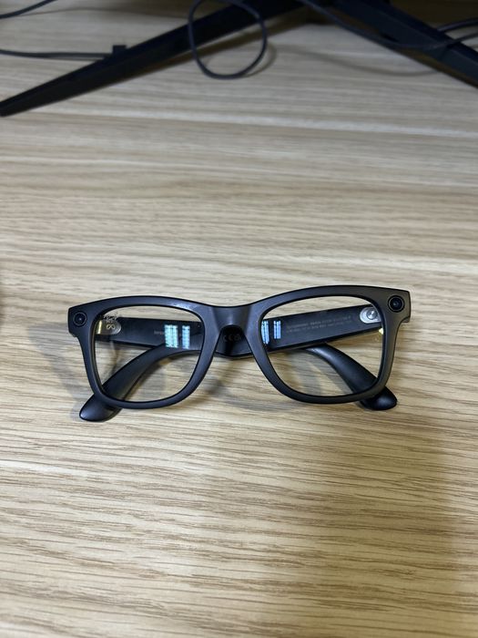 Продаются Meta Rayban WayFarer with transitional lenses