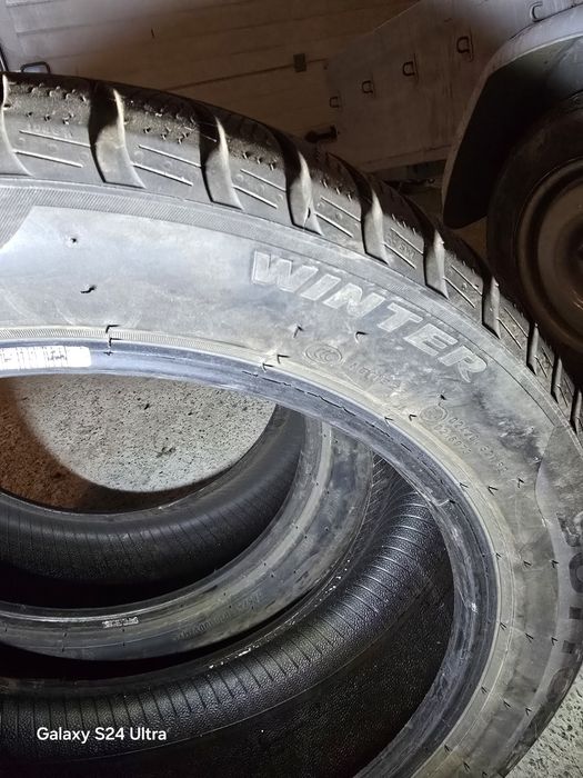 Vând cauciucuri Pirelli