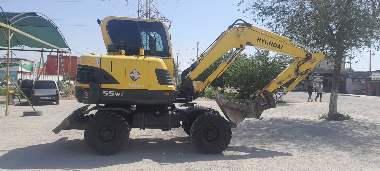 Exqavator sotiladi HYUNDAI 55 W
