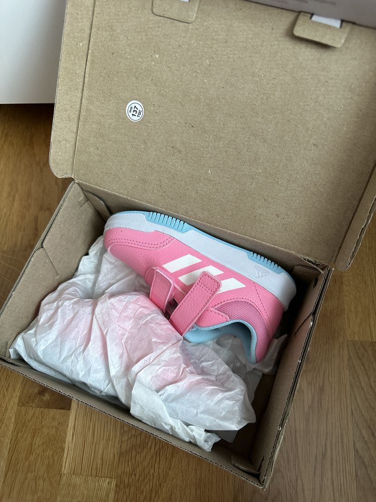 *Чисто нови* кецове детски Adidas