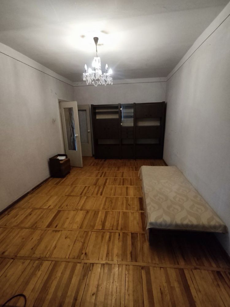 Продаётся Квартира Чиланзар 8. 2в3/2/4 Кирпич 77 серия