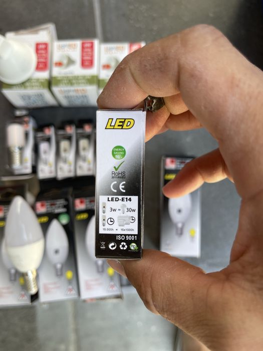 Becuri led diferite modele , candelabru , frigider si spoturi. Noi