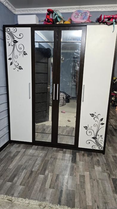 Срочно продается шифоньер