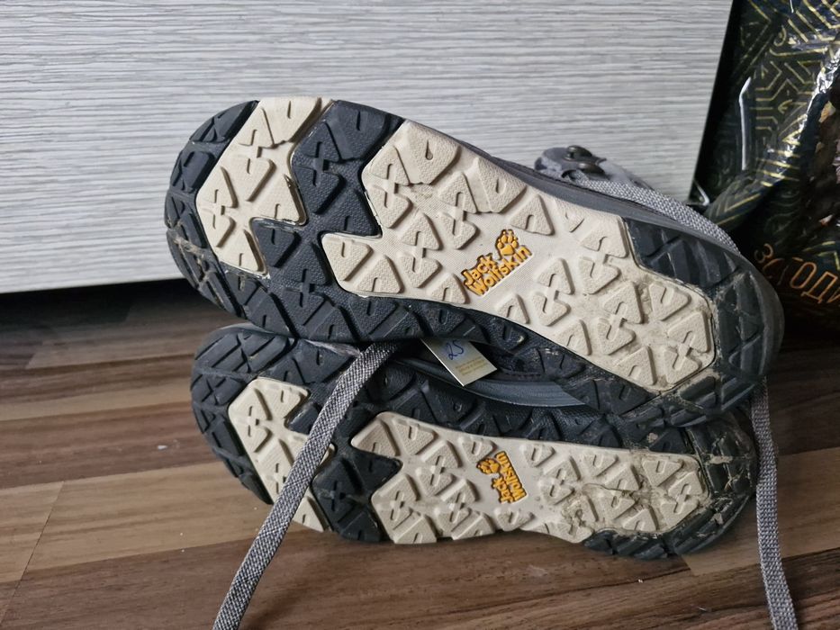 Дамски обувки Jack Wolfskin- номер  38  ,много запазени