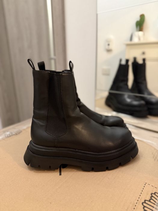 Pull&Bear cizme inalte cu platforma culoare negre marime 41 stare buna