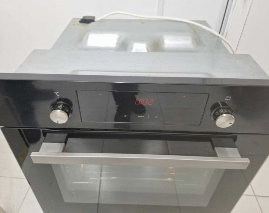 Фурна за вграждане Amica BOC5542S – перфектно състояние!