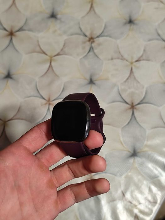 Fitbit Versa 3 лилав без зарядно