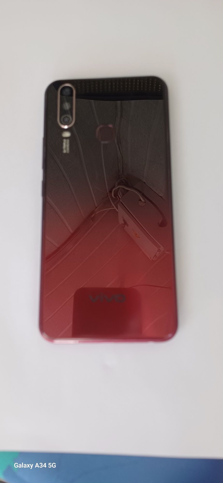 Vivo 1904 madell holati zor holata teli ozi momosi yoq tez va arzon