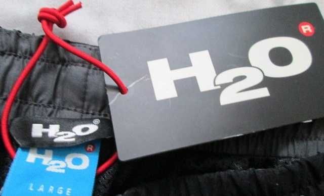 H2O нови, с етикет черни шорти размер L.