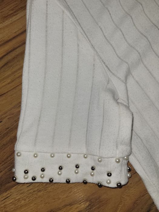 Бели блузки Lucy