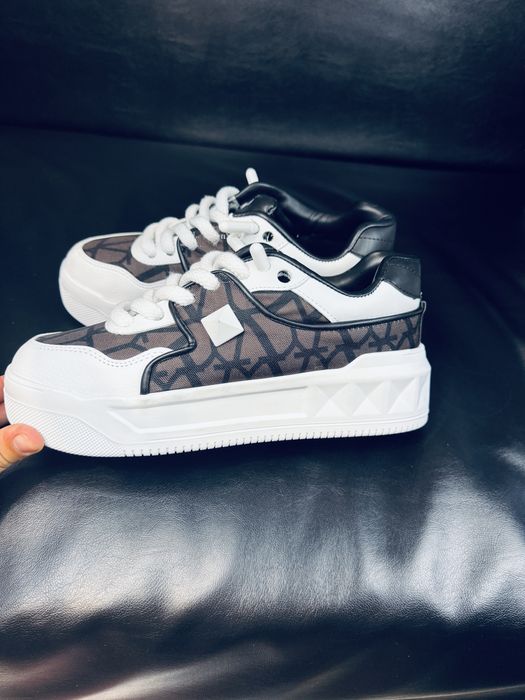 Valentino Garavani One Stud Premium Unisex