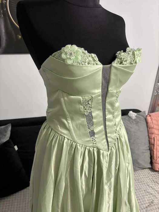 Rochie lunga eleganta, crapata pe picior