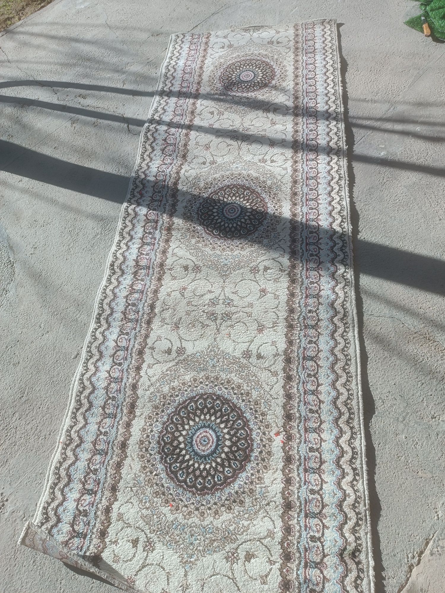 Gilam sotiladi va daroshka holati yaxshi