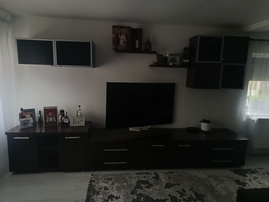 Vând mobilier living