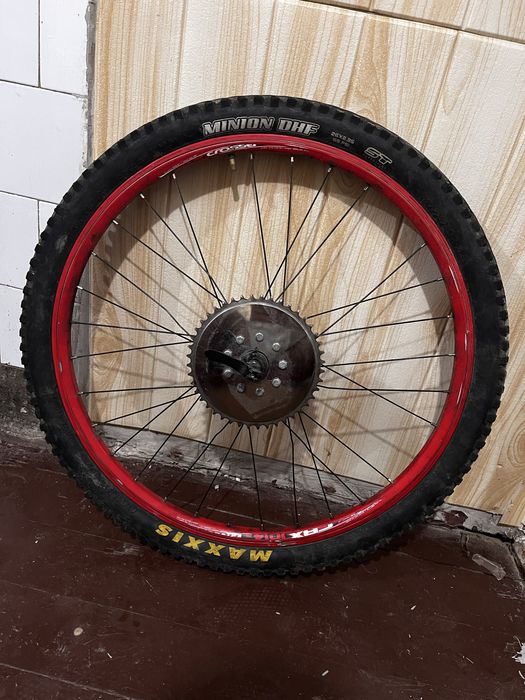Капла за колело с вело двигател с гума на MAXXIS