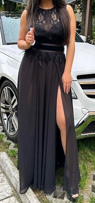 Стилна черна рокля за специален повод