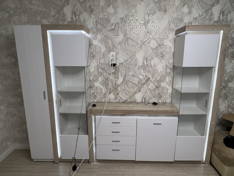 Белый новый шкаф