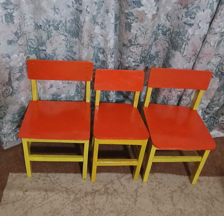 Детские стульчи, дерево.