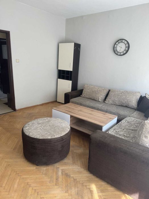 Дава се под наем Тристаен апартамент в Пловдив, Кършияка - 100 кв.м за 425 € - Снимка #1
