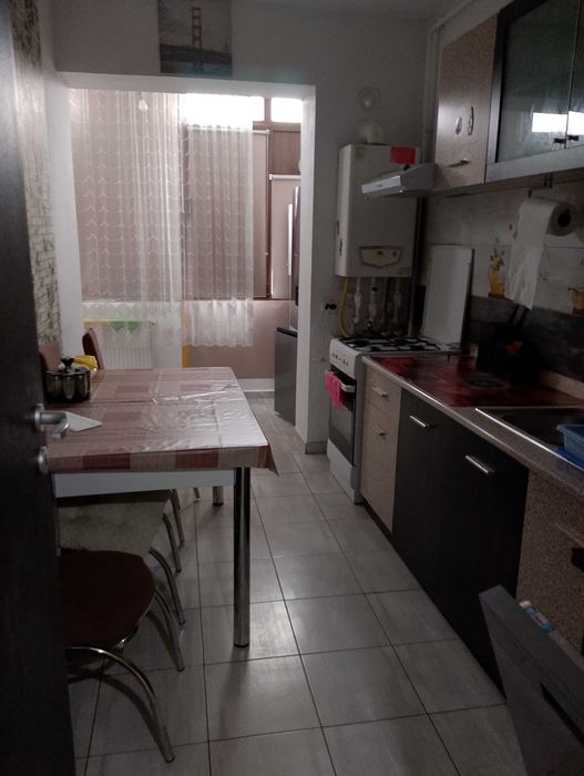 Închiriez apartament cu 2 camere
