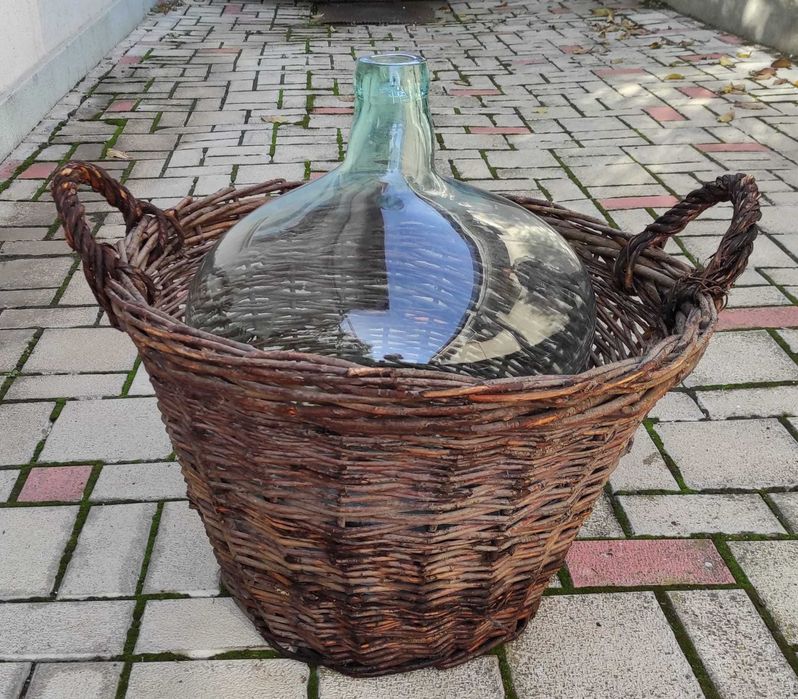 Damigeana de sticla groasa, 50 L, cu cos de protectie, de nuiele