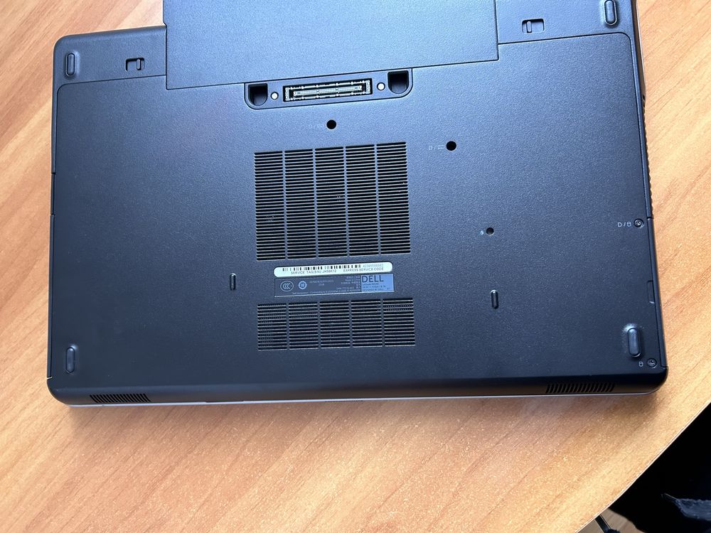 Vând laptop Dell in stare bună!