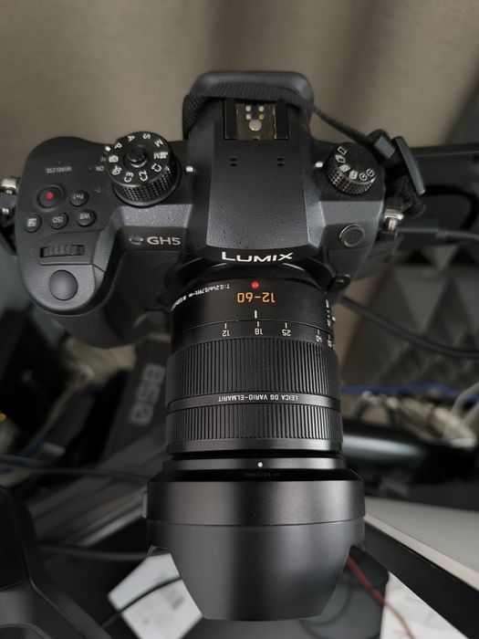 Panasonic DC-GH5 Kit Cu Obiectiv Leica DG 12-60mm f/2.8-4 + Kit Dual