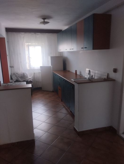 Închiriez apartament