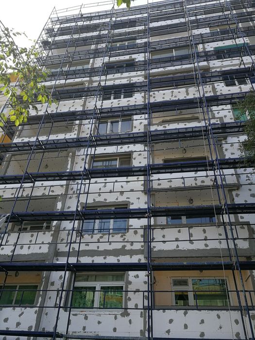Фасадно рамково скеле под НАЕМ