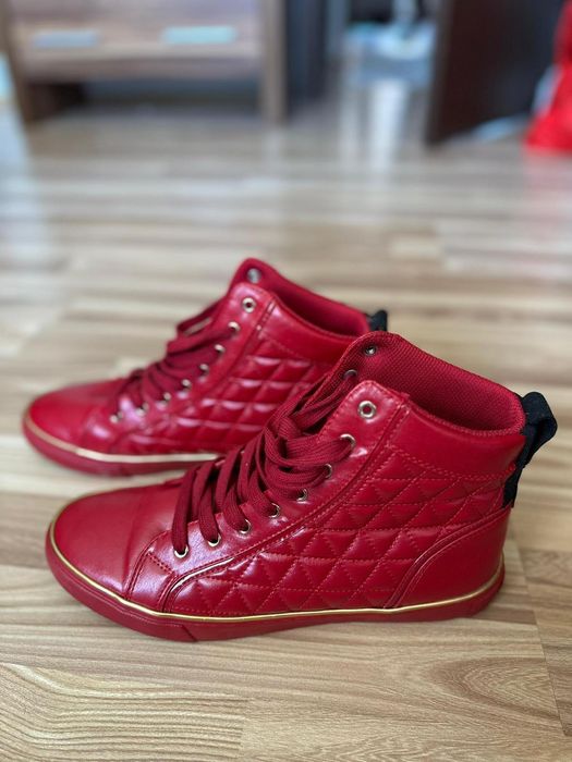 Adidasi piele GUESS marimea 43.