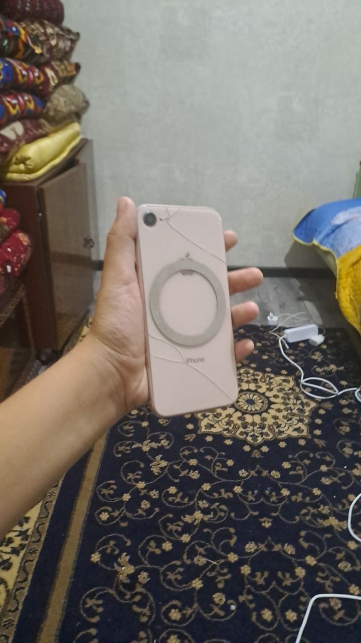 Ipxone8 sotiladi 100yomkus 128pamiti aybi icloud va krishka abmen