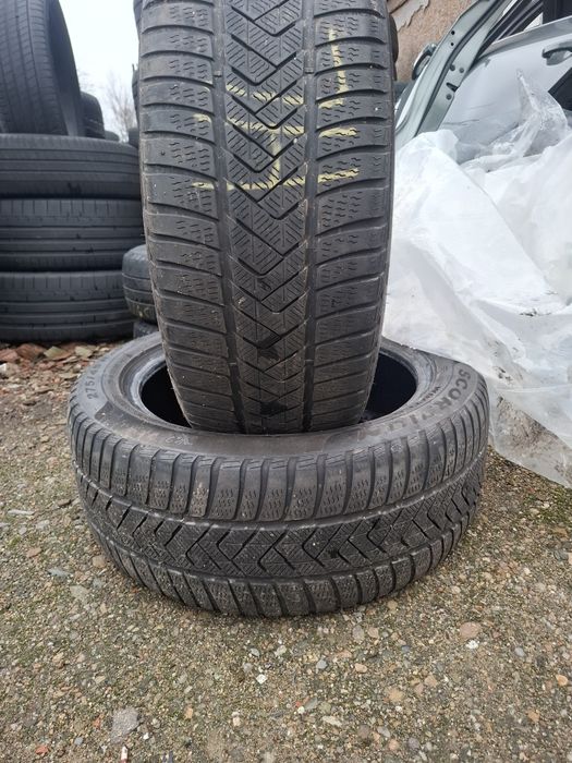 Vand 2 anvelope 275 45 20 pireli bune de iarna ranflet dot 2023