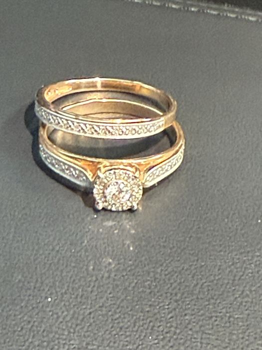 Золотые кольцы с бриллиантами  двойное кольцо