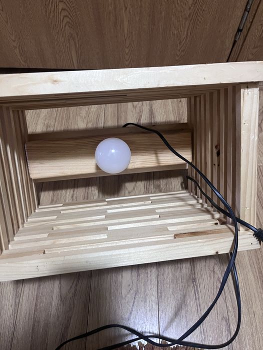 Lampi confectionate din lemn!