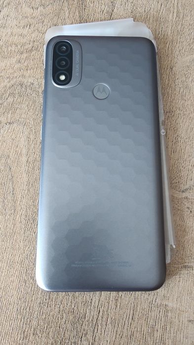 Motorola e20 чисто нов телефон