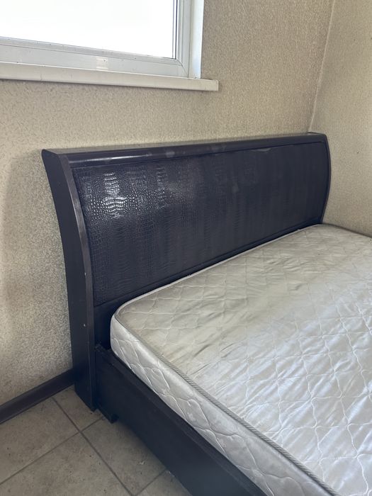 Продам двухспальную кровать