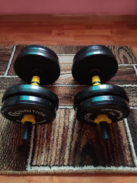 Vând gantere in stare foarte buna ca noi