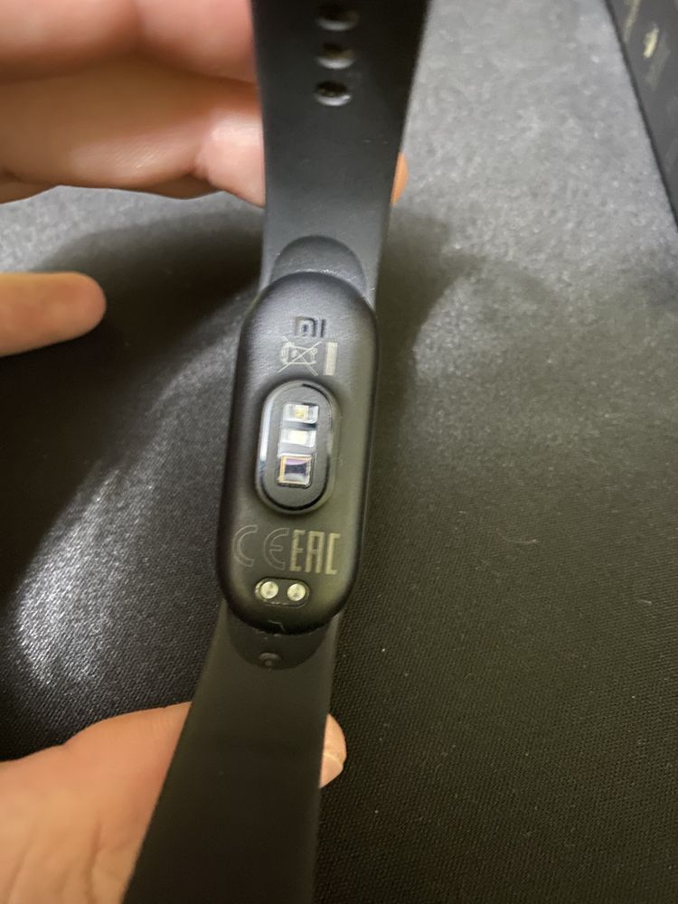 Продам Mi Band 6.