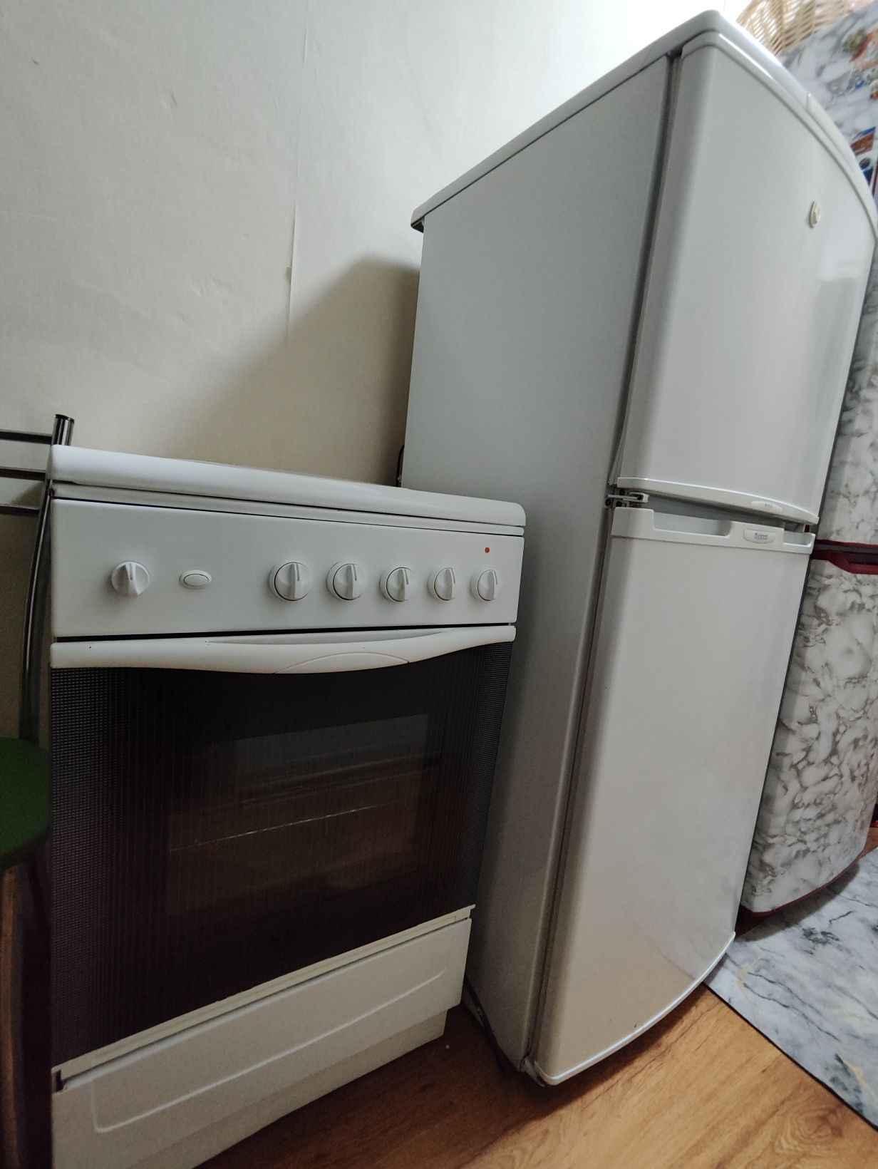 Продаётся холодильник и плита
