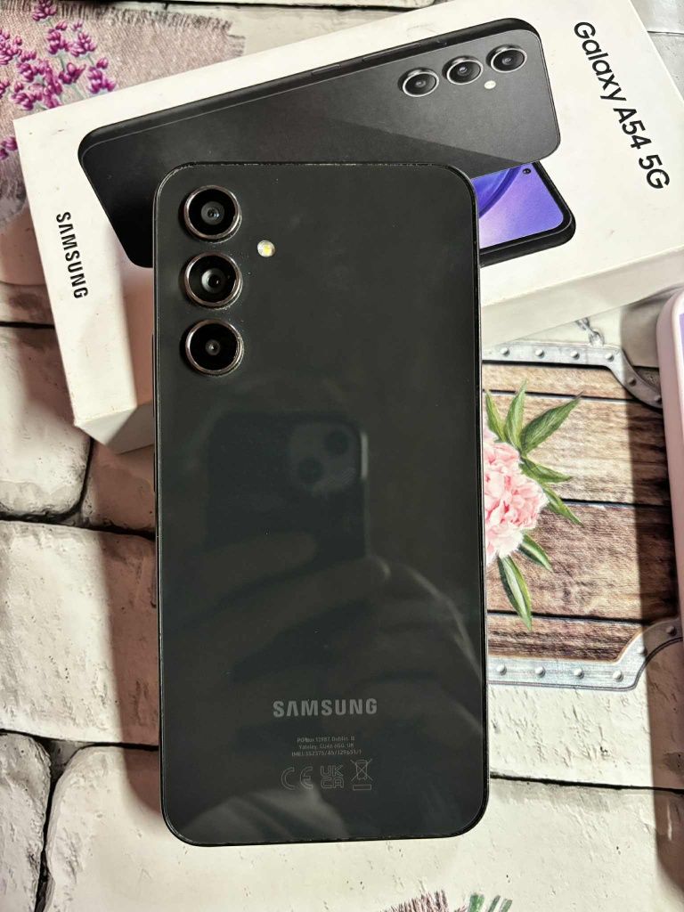 Продавам Samsung Galaxy A54 5G