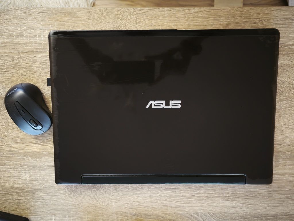 Продавам използван Лаптоп ASUS