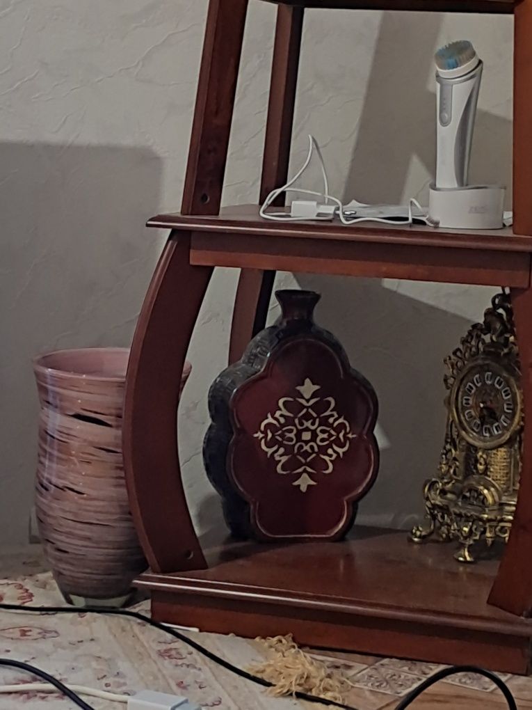Витрина , комод,