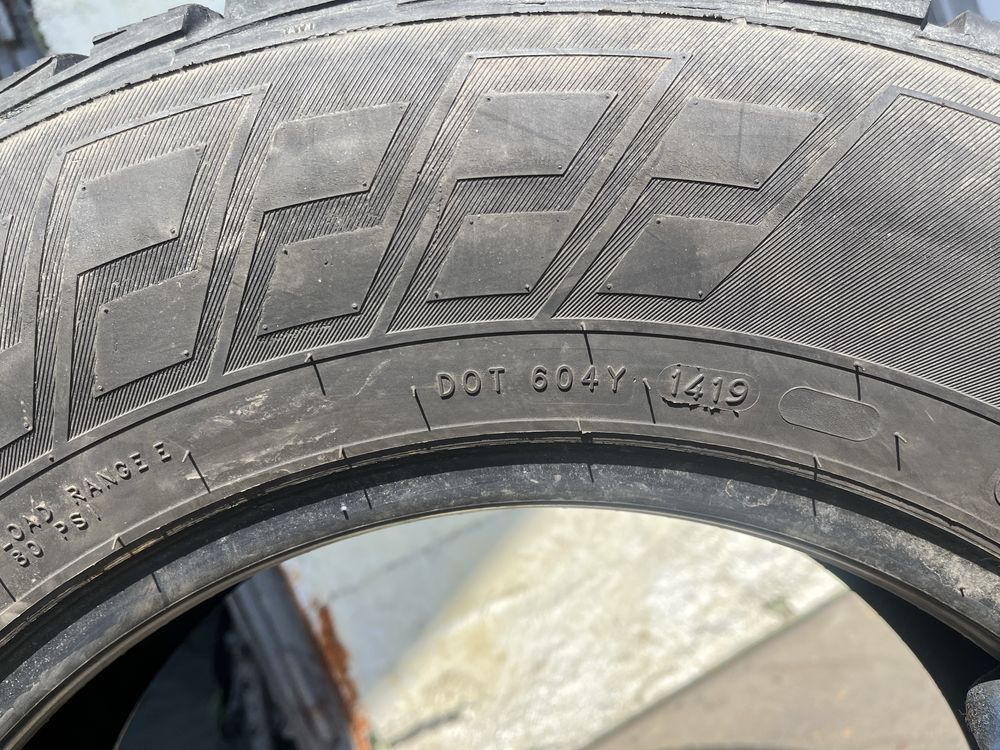 2 бр. гуми за бус 205/75/16C Nokian DOT 1419 6,5 mm