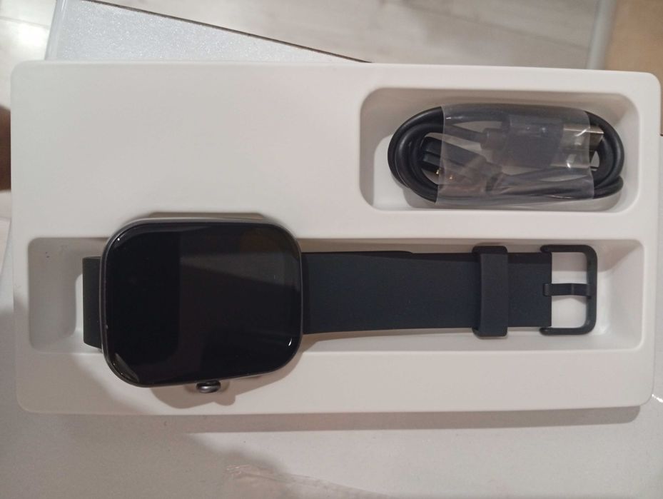 Смарт часовник, чисто нов